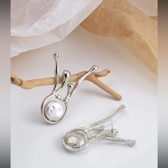 Faux Pearl Decor Stud Earrings - Picture 5 of 5